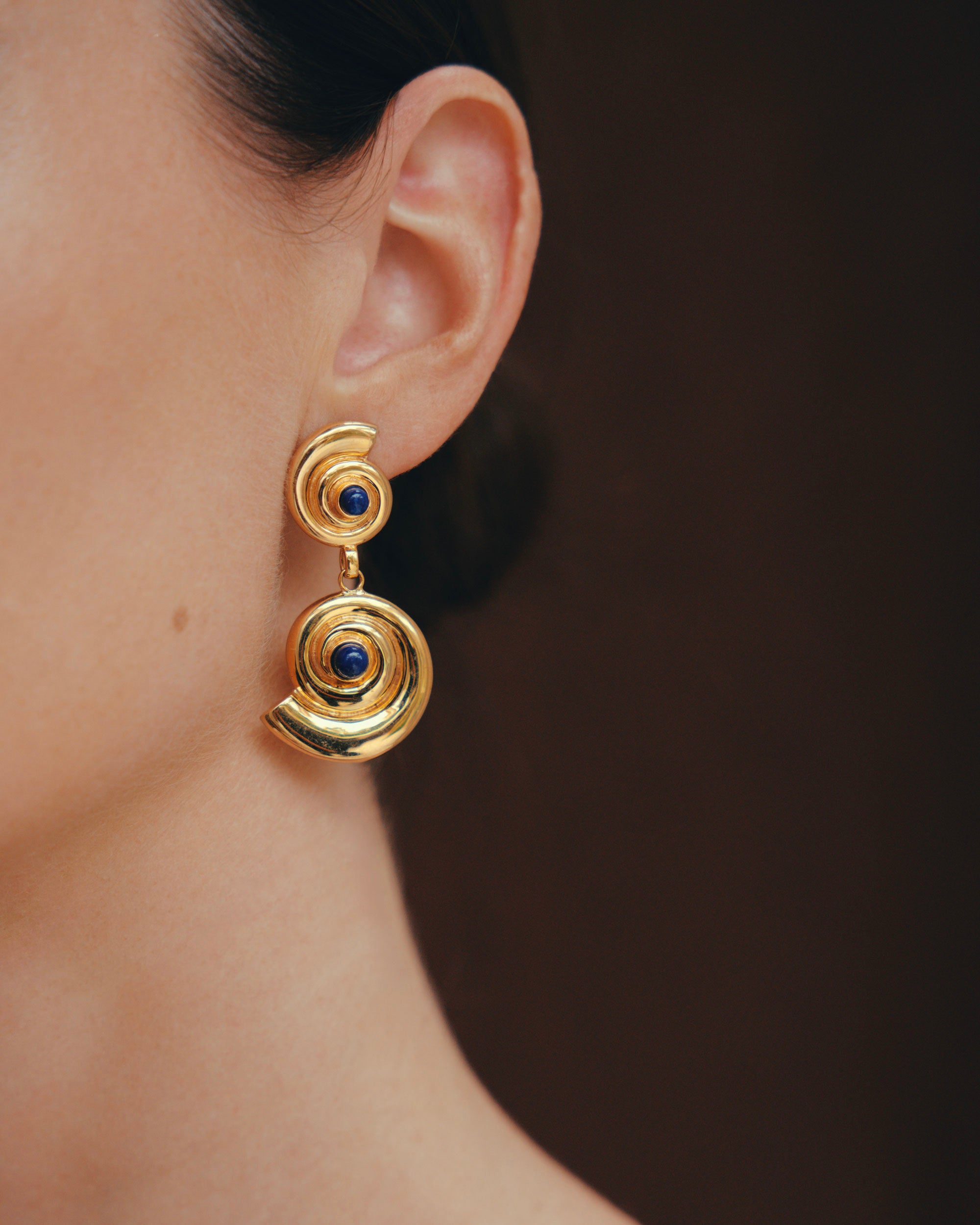 Daphine Agathe earrings in gold with Lapis Lazuli stone