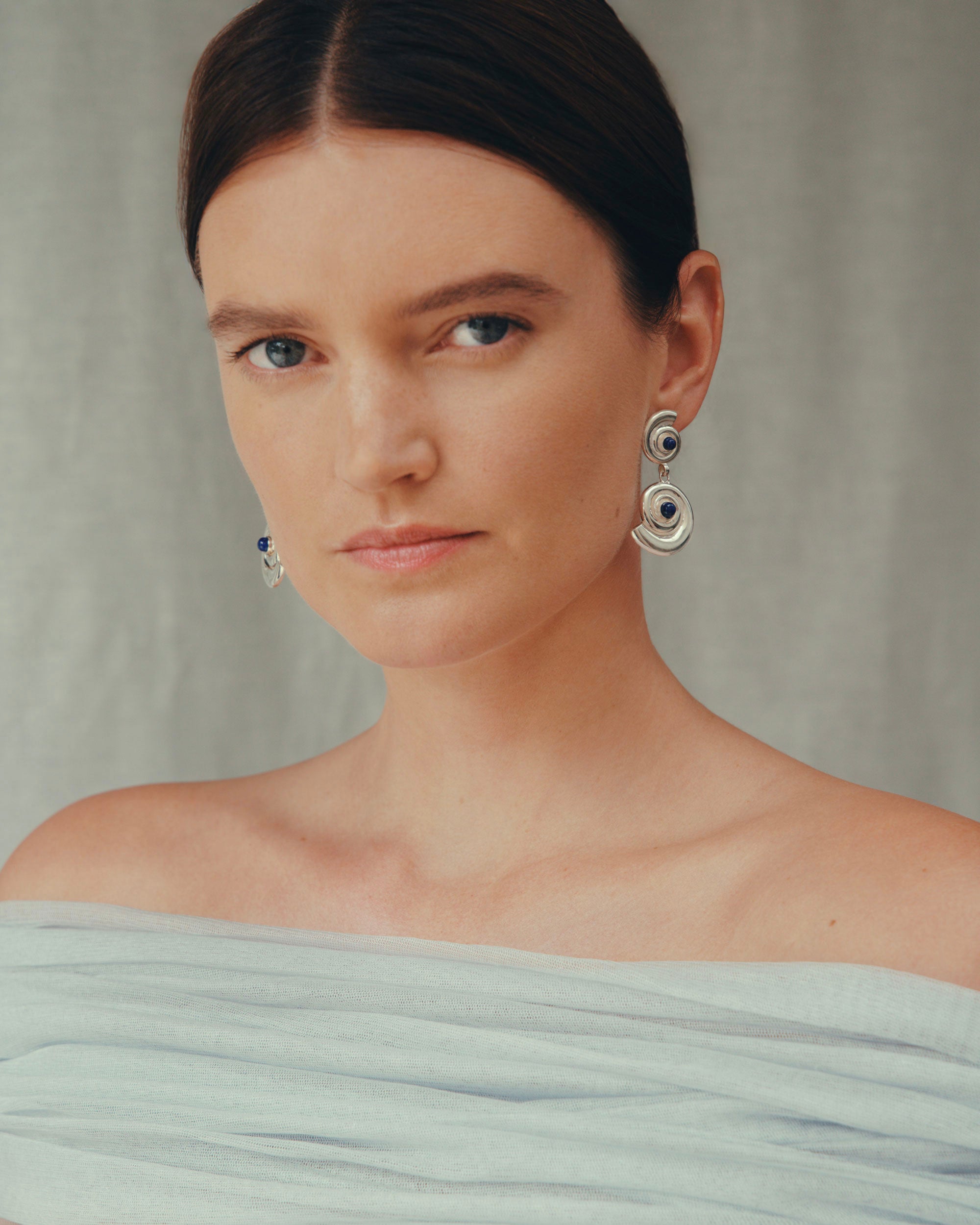 Daphine Agathe earrings in silver with Lapis Lazuli stone